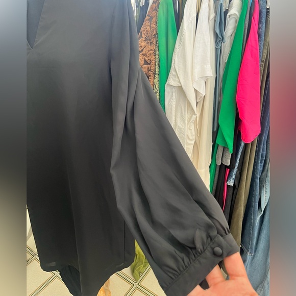 Tinley Road Classic Black Dress - Picture 3 of 4